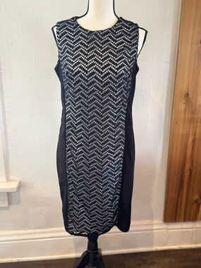 Sleeveless Chevron Detail Midi Dress